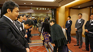 閉会